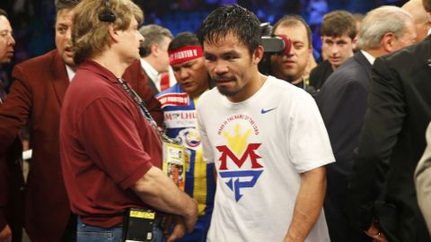 Pacquiao abandona el ring tras perder.