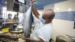 Aunque la flota pesca menos que otros aos, no falta el bonito del norte fresco en pescaderas como, por ejemplo, esta de Viveiro, Peixes Grallal