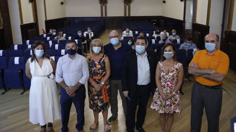 El equipo de gobierno de la CEO, en la reunion de la junta directiva