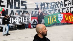 Un grupo de manifestantes de extrema derecha protesta en contra de la inmigracin, el pasado 6 de abril en Oporto.