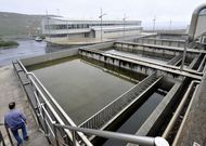 Balsas de tratamiento en la EDAR de Ferrol de cabo Priori�o, en una foto de archivo. 
