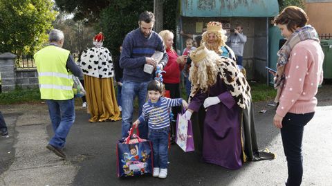 Los Reyes Magos recorren Entrecruces. Salida del lugar de Vilela