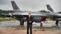 El primer ministro de Polonia, Donald Tusk, de visita en una base militar tras la incursin de drones rusos en su pas.