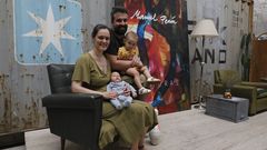 Goretti y Helder, junto a sus peque�os Bento y L�a