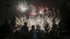 �Mira aqu� las im�genes de los fuegos de artificio de Boiro!