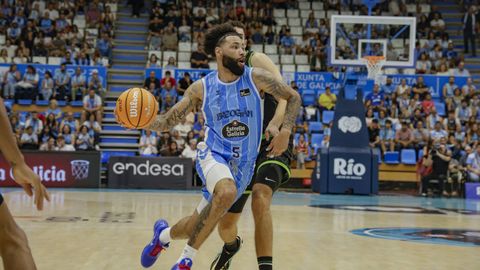 Tevin Brown en una posesi�n del partido ante el Asisa Joventut del Pazo