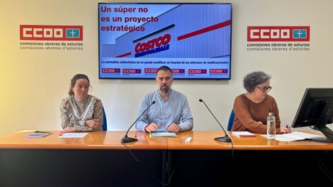 El secretario general de CCOO Asturias, Jos� Manuel Zapico; Olga Ru�z, m�xima responsable de la federaci�n de Servicios regional, y Bibiana Mart�nez, secretaria general de la Uni�n Comarcal de Siero Pilo�a.