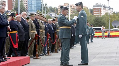 Fiesta de la Guardia Civil. Imposici�n de medallas