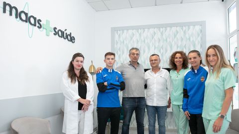 El presidente del Burela FS, José Luis Sáez, se desplazó a la clínica focense con la internacional ucraniana Sydorenko y el santiagués Alán
