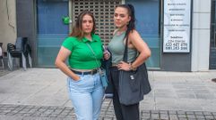 Mariana L�pez, a la izquierda, con su compa�era Cintia Cores, afectadas por el cierre de un centro de est�tica en Ferrol