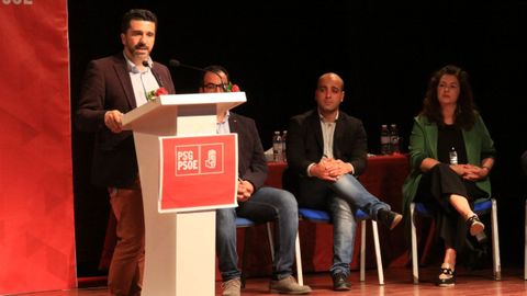 Luis Ruiz (en la imagen, en un acto de campa�a en Boiro) ha sido elegido portavoz de la comisi�n gestora.