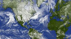 En la imagen del satlite se observa un frente que ayer dej precipitaciones en el noroeste de Estados Unidos