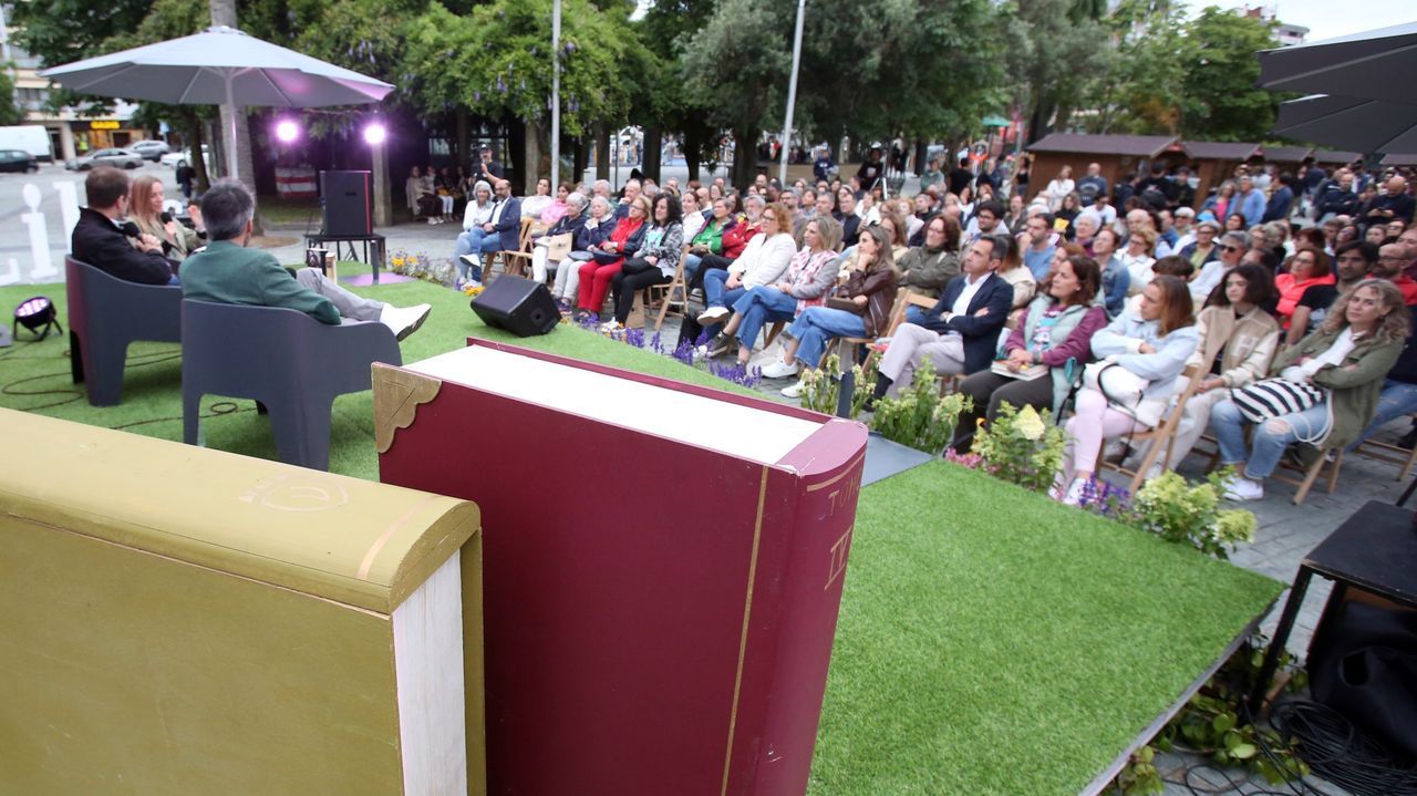 Gómez-Jurado se cae de Vilagarcía Cidade de Libro