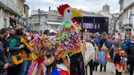 Un gallo, figura tpica del entroido de A Mezquita, en A Merca.