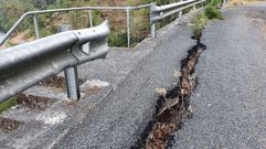 La grieta nueva mide varios metros de largo y tiene un grosor y una profundidad considerables