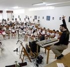 Concierto reivindicativo de alumnos por las aulas de infantil . 