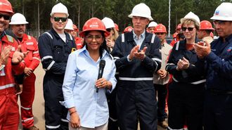 La presidenta de Venezuela, Delcy Rodr�guez, con el secretario de Energ�a de EE.UU., Chirs Wright, en febrero en una planta de Pdvsa en la ciudad de Matur�n (estado de Monagas)