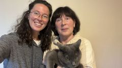 Kateryna Minakova con su madre, en imagen de archivo de marzo de 2022, cuando lleg� a Foz