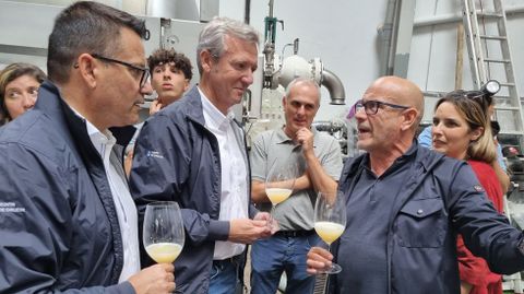 Un momento de la visita a la bodega Joaqun Rebolledo.