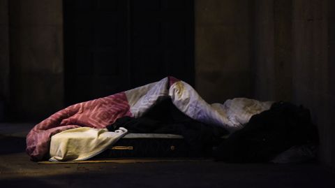 Una persona durmiendo en la calle en los �ltimos d�as en Pontevedra.