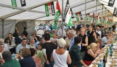 La �ltima edici�n de la comida solidaria reuni� 450 comensales y recaud� m�s de 6.000 euros. <span lang= es-es >Fran brea</span>