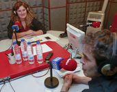 Mari�n Ferreiro y Suso Basterrechea, ayer en Radio Voz. 