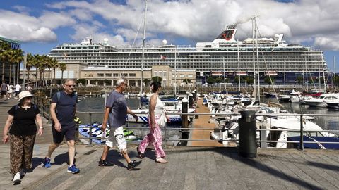 Ayer hizo escala en la ciudad el Mein Schiff 6, buque de la naviera alemana TUI Cruises, con m�s de 2.500 viajeros a bordo.
