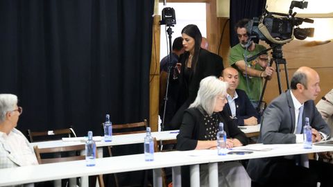 PLENO MOCION DE CENSURA EN EL CONCELLO DE RIBEIRA, DONDE LUIS PEREZ BARRAL ALCALDE DEL BNG CEDE EL BASTON DE MANDO A LA NUEVA ALCALDESA MARIA JOSE SAMPEDRO CANDIDATA DEL PP, PRIMERA MUJER EN ESTE PUESTO.