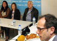 De izquierda a derecha, M�nica Migu�ns, Sagrario Castro y Cholo Dorgambide, tres de las caras nuevas. 
