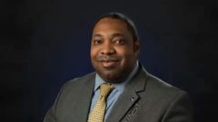 El subdirector de comunicaciones espaciales Philip Baldwin.
