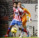 Julio Camba y Jos� Juan, en un lance del encuentro contra el Racing de Santander. 