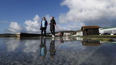 El paseo de Coroso, en Ribeira, despu�s de un chubasco