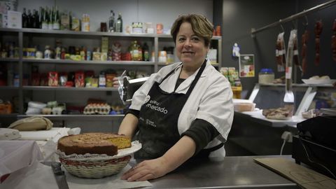 Alicia Fernndez Calza tiene una tienda de ultramarinos en el mercado municipal de Ramn Cabanillas