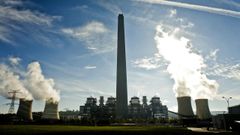 La chimenea de la central t�rmica de As Pontes, cuando estaba en funcionamiento.