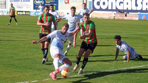 El partido entre el Boiro y el Racing Club Vilalb�s en im�genes
