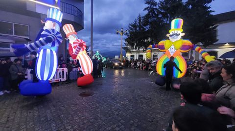 Momentos previos a la salida de la cabalgata en la estacin monfortina