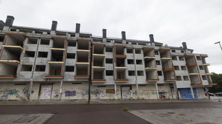 La urbanizaci&oacute;n Costa Nariga, conocida como Riotorto, es uno de los activos m&aacute;s tristemente c&eacute;lebres de la Sareb en Carballo.