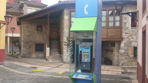 Cabina telef�nica en Arriondas