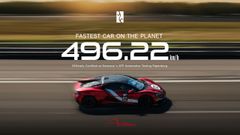 El coche cuenta con 3.000 caballos de potencia y cuatro motores, uno en cada rueda.