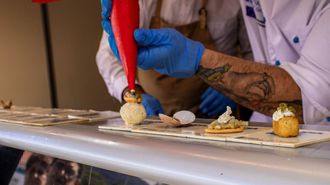 Detalle de algunos de los bocados preparados con productos del mar gallegos que la consellera promociona por toda Galicia en furgonetas, en la campaa Galicia sabe aMar