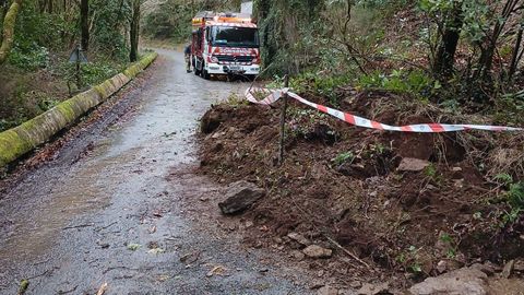 La zona afectada qued� se�alizada, a la espera de que la maquinaria del Concello retire todo el material