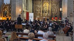 La Banda Filarm�nica de Lugo toc� junto al altar mayor de la iglesia de la Compa��a
