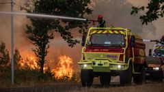Bomberos en los incendios franceses