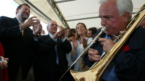 Baltar, con Rajoy, Fraga y Ana Pastor, tocando su clebre trombn