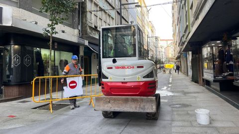 Vista de archivo de tareas de en la calle de la Iglesia a comienzos de a�o.