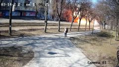 Sorprendido en plena calle por el impacto de un misil ruso