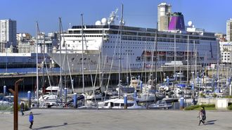 Imagen de archivo del crucero Ambition el 23 de abril del 2024 durante su escala en la ciudad