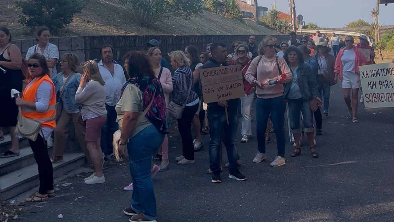Mariscadoras de O Grove se movilizan en Carril para exigir soluciones para su sector