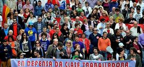 Miles de personas participaron en la manifestaci�n convocada como acto central de la jornada de huelga comarcal.
