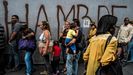 La llegada de ayuda humanitaria pone a prueba a los militares venezolanos